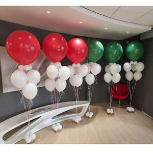 Vloer decoratie mix van 2 maten heliumballonnen