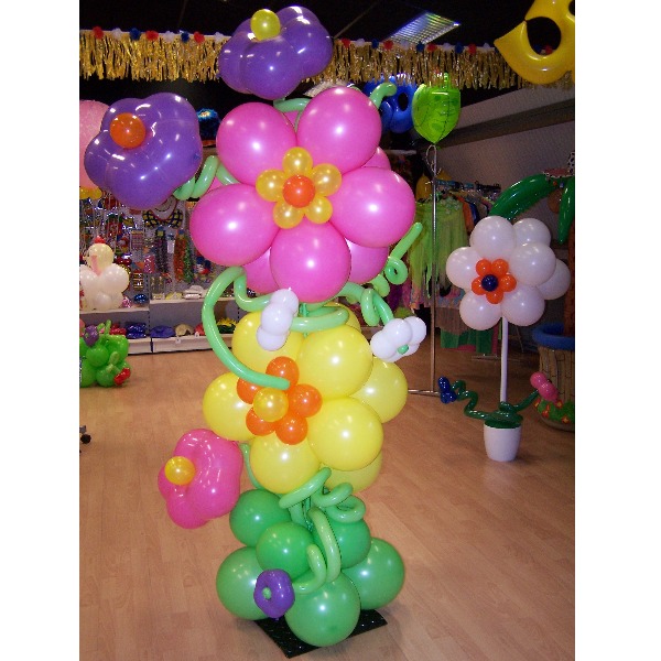 Pilaar met ballonnen bloemen