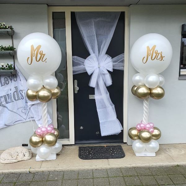 Luxe pilaar met topballon Mr. of Mrs. 