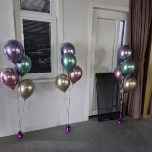 Tafel decoratie met 4 Chrome heliumballonnen